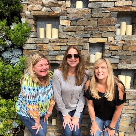 LET’S PARTY! LIVE 🎉MASSIVE BAGS,JEWELRY, MENS 👜 M,W,F 6:00 MST  7:00 CT 8:00 ET - Picture 6 of 15